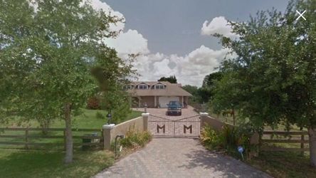 Large Equestrian Private Ranch Home in Rolling Oaks