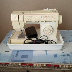 Singer Sewing Machine 5808C