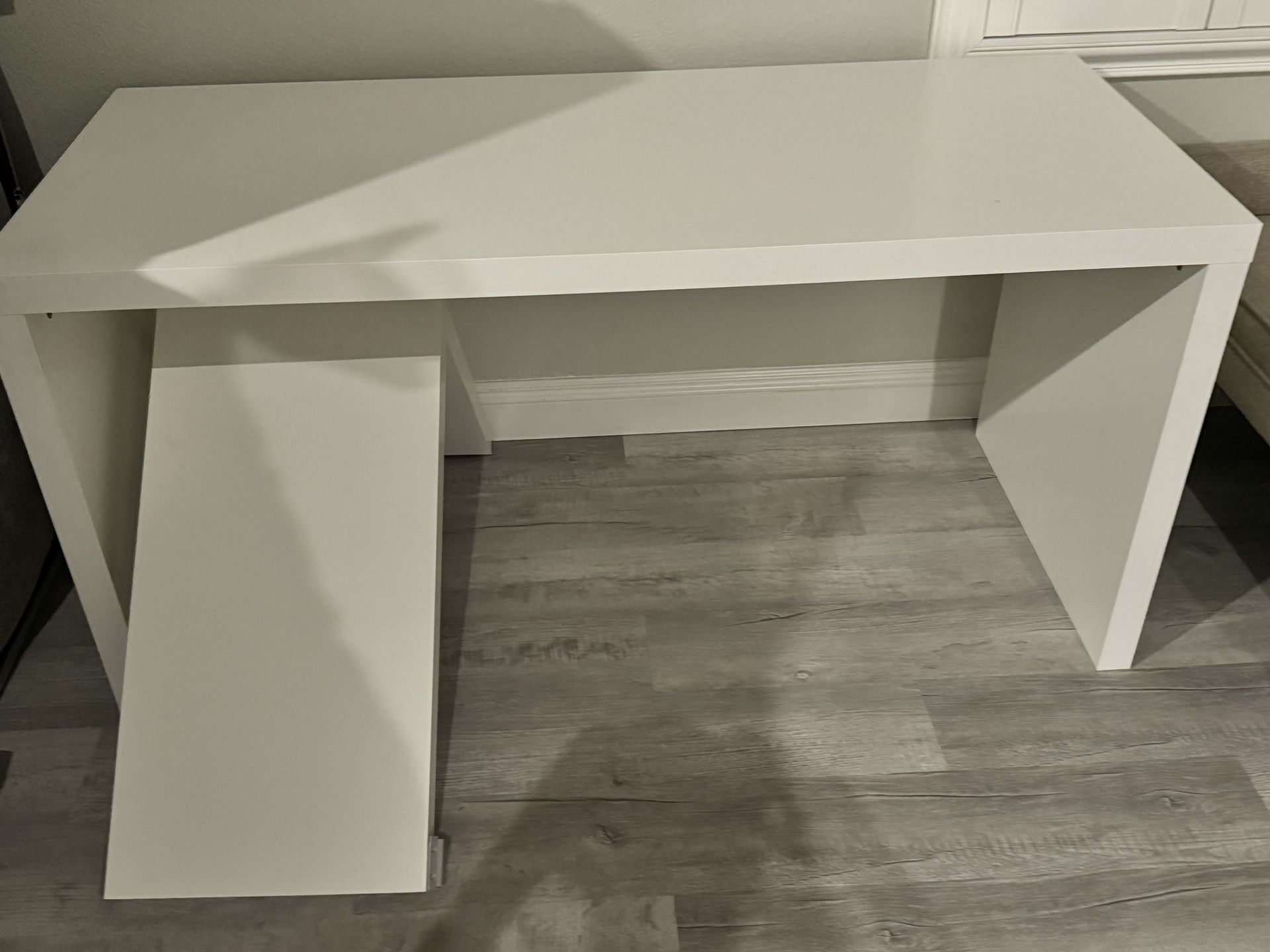IKEA MALM desk