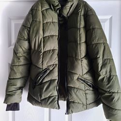 Men's  Medium Puffer Jacket  $ 20