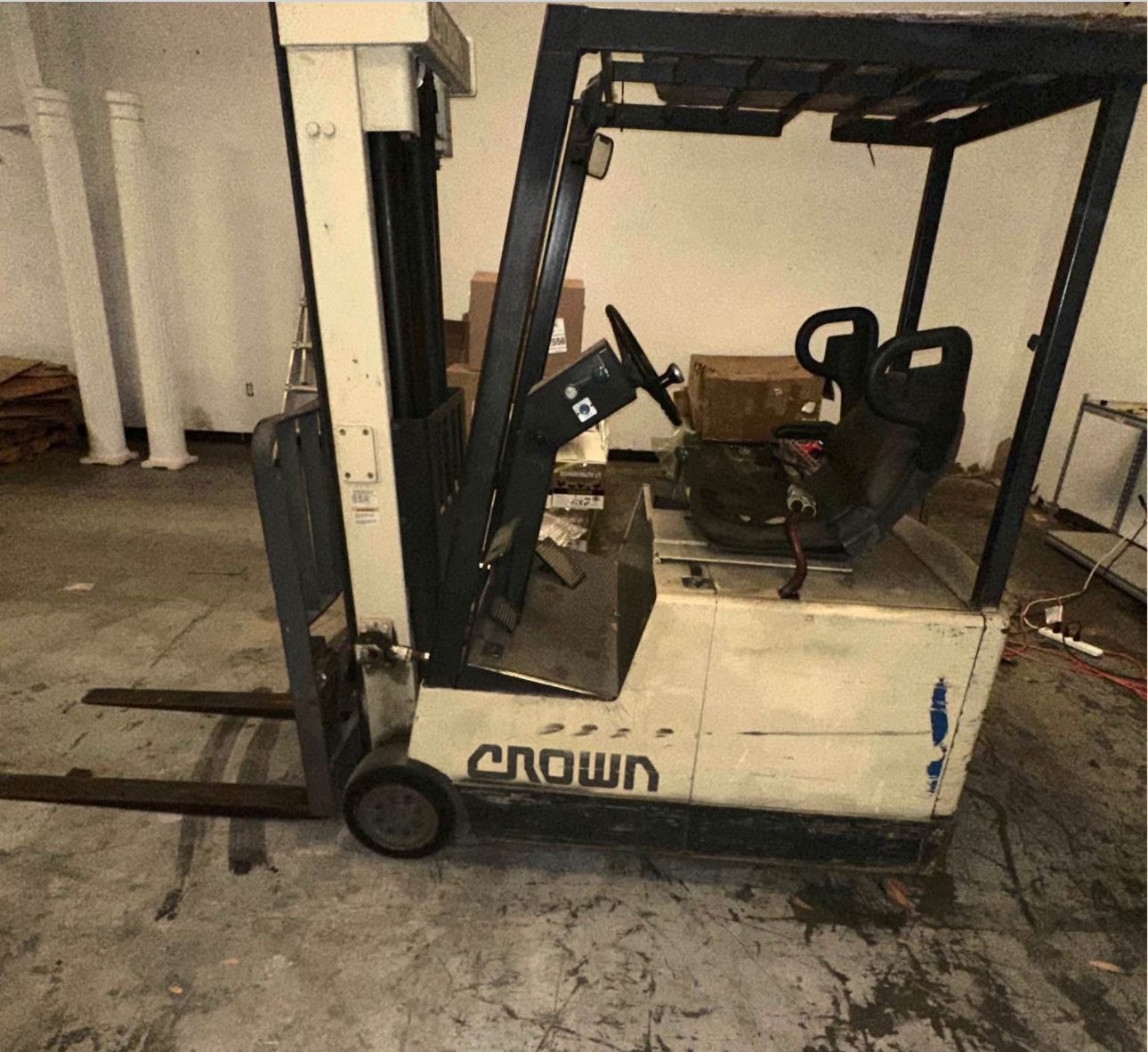 Crown Electric ForkLift