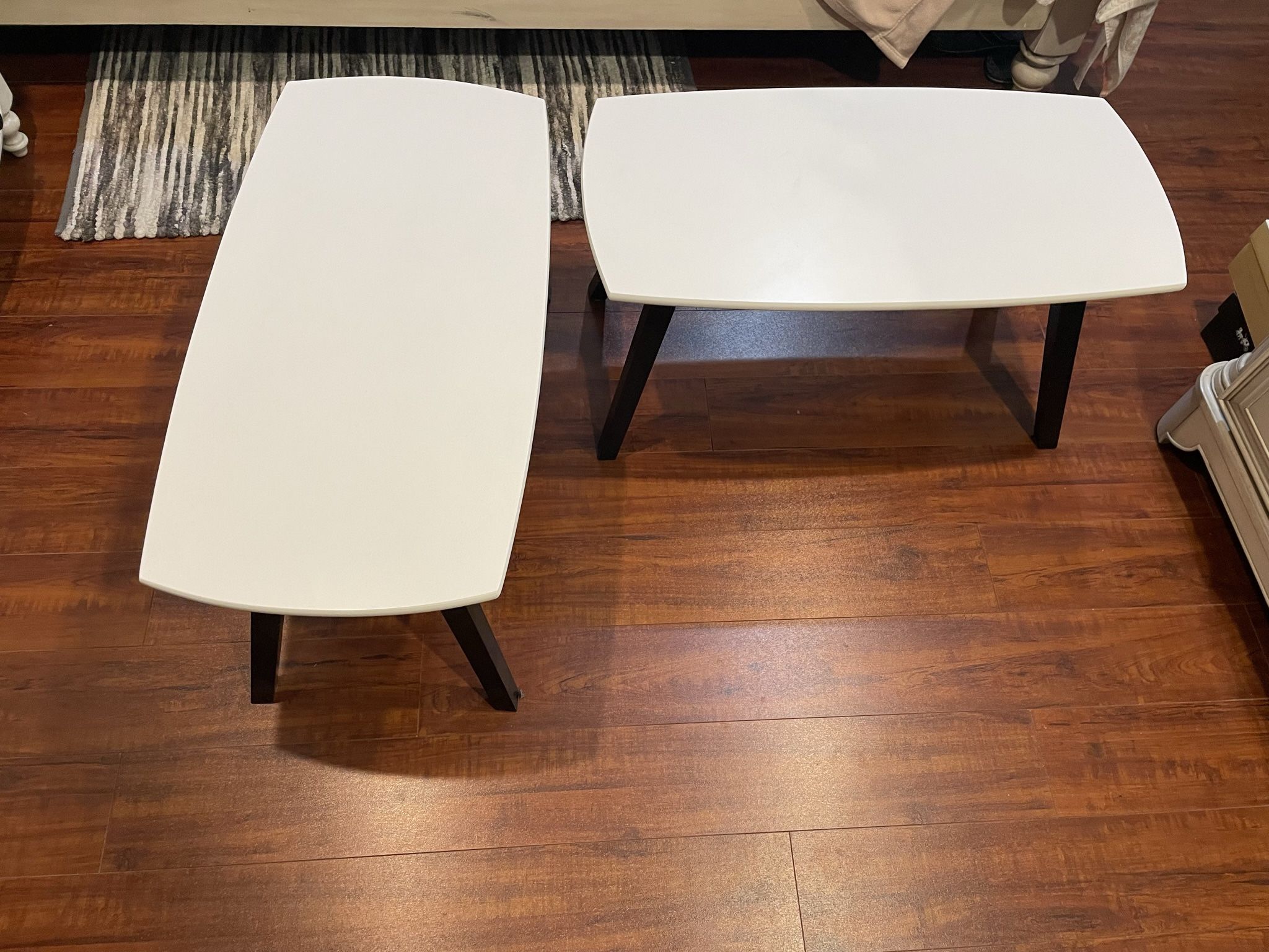 Mini white Tables (3)