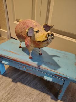 Stefi Gruenberg sculpture of a proud pig