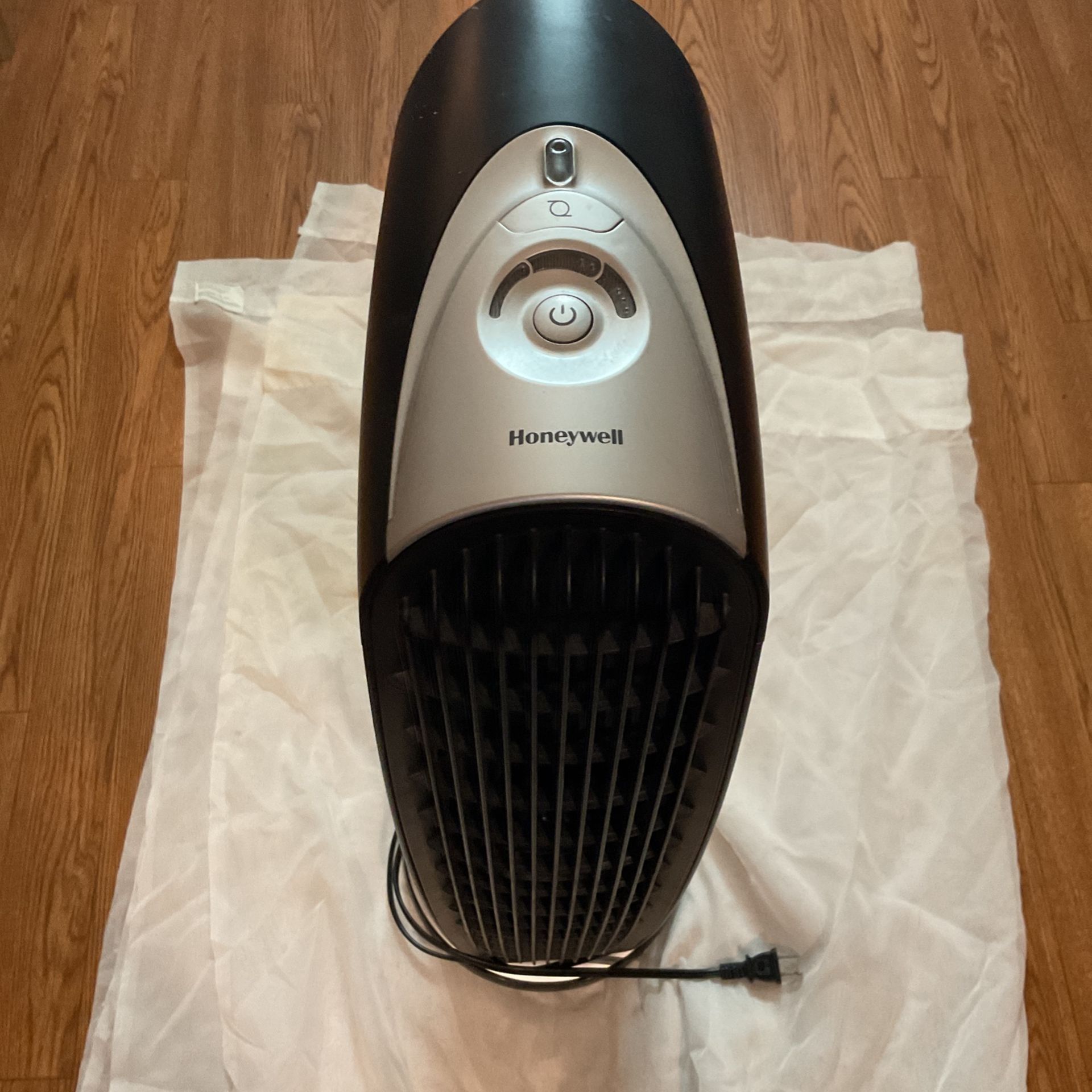 Honeywell Air Purifier. Designed for a 13’ x13’ inch room & circulates & filters a the room air every 12 minutes