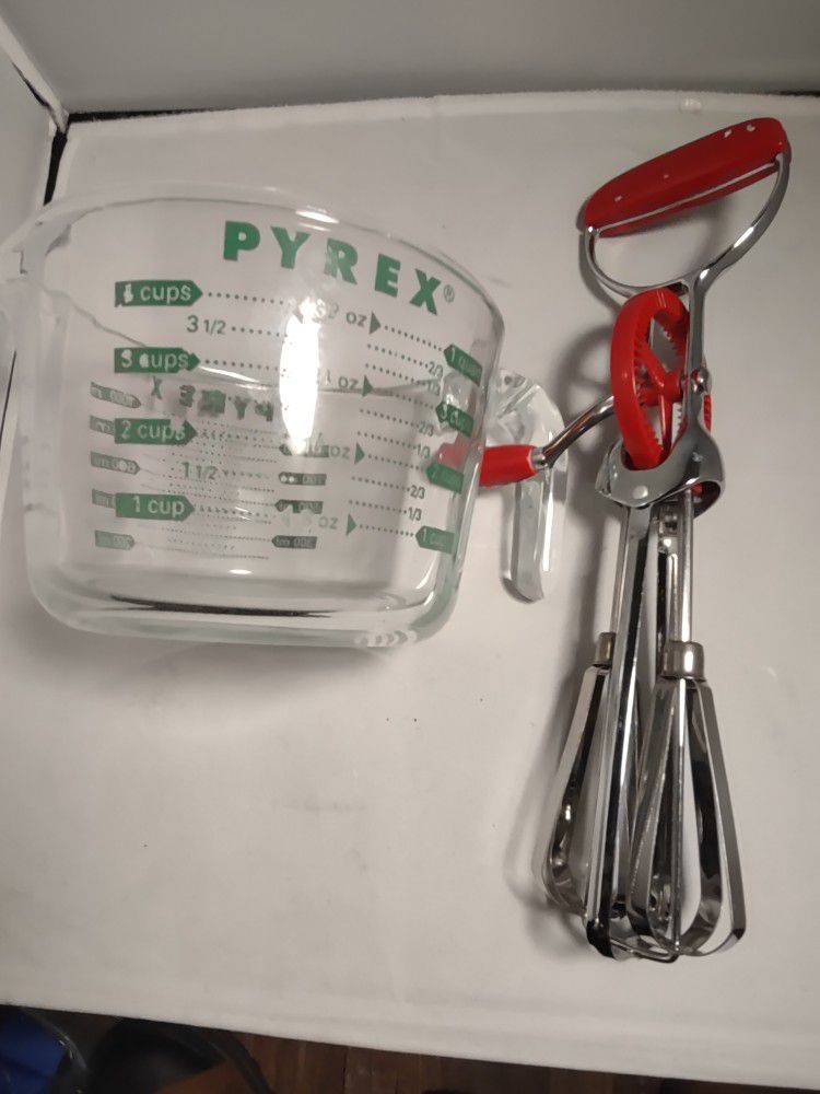 Pyrex 1 Quart Glass Measuring Cup With Old Fashioned Hand Mixer