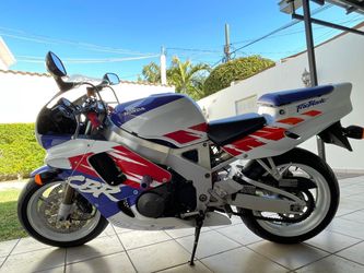 1992 Honda CBR 900RR Fireblade – First Edition | Claw Graphics