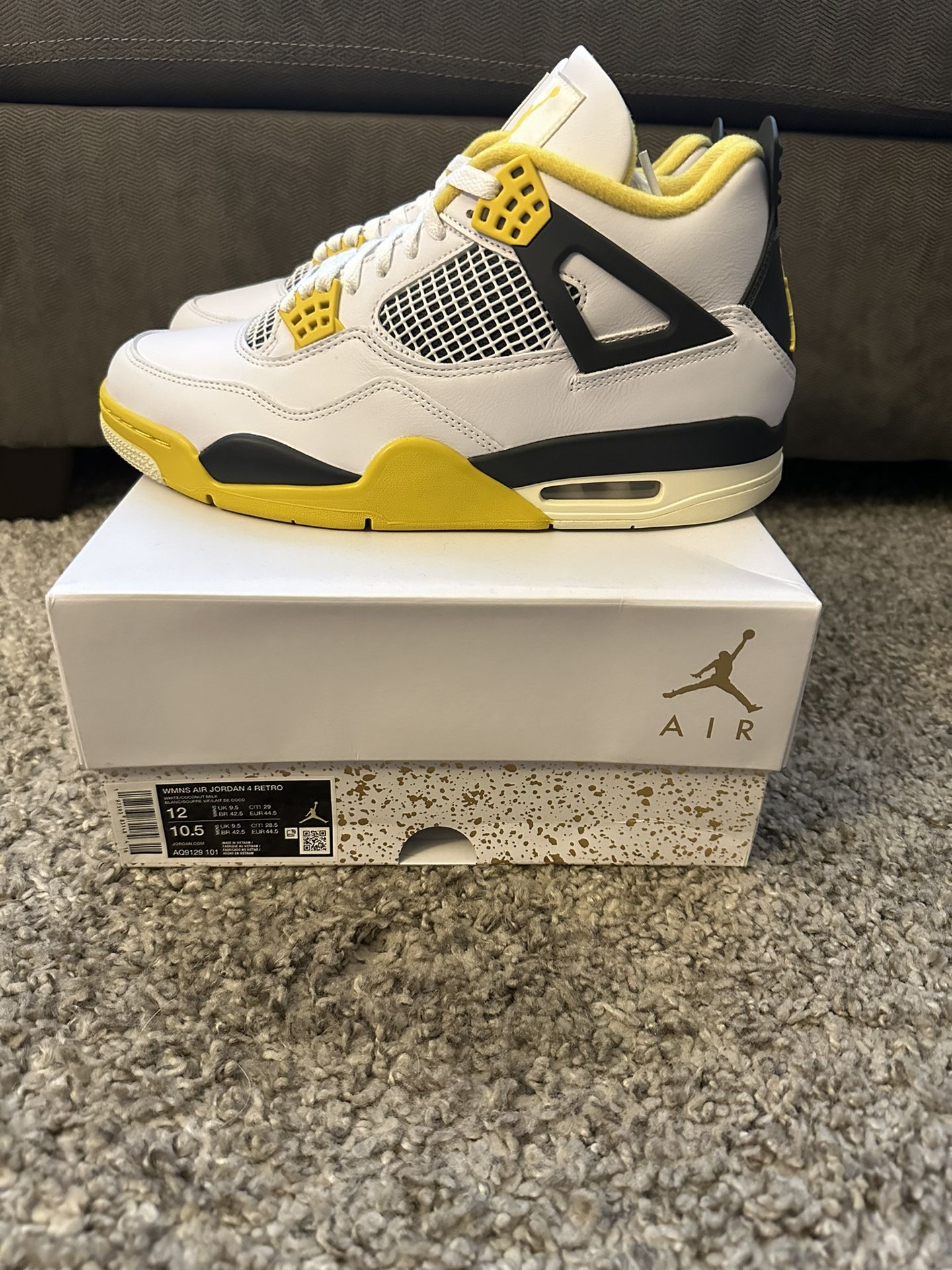 Brand New Jordan 4 Vivid Sulfur Sz 12W/10.5M