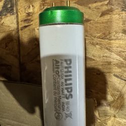 Brand New Box Phillips F40T12/DX. 40 Watt Fluorescent Tube Lights.