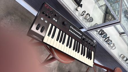 Korg R3 Synthesizer/Vocoder