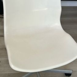Nice Swivel For Any Room 