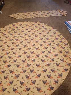 Table cloth roosters n long runner 8.00