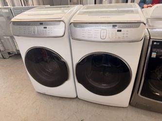 Lavadora y secadora Samsung moderno