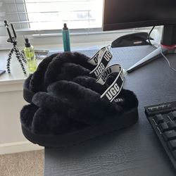 UGG Fluffy Slides Black Size 9