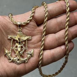 14k premium, gold, plated rope necklace, and Anchor pendant✨✨✨