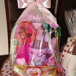 
Custom Handcrafted Gift Basket