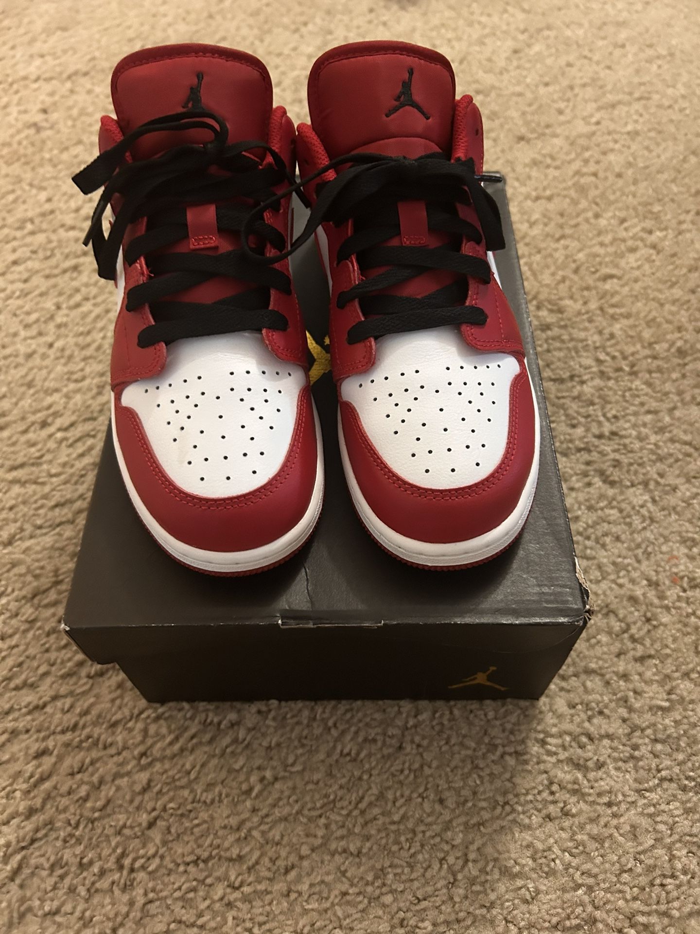 Jordan 1 low Bulls