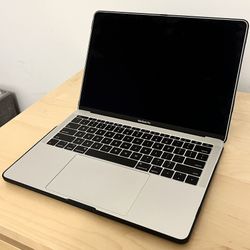 Perfect MacBook Pro 2017 13 Inch