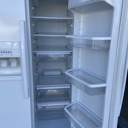 REFRIGERATOR ‼️ CLEAN & READY TO GO ‼️