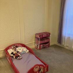 Minnie Toddler bed pink including mattress  w/minnie toy bin