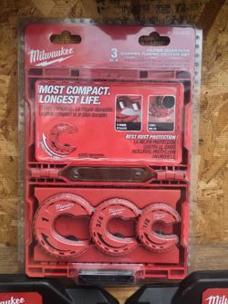 Milwaukee
Close Quarters Tubing Cutter Set