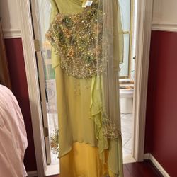 Beautiful Evening Gown, Size 16  , Three Pieces Top Longest Skirt And Shoulder Scarf Size 16 And You Handmade The Top