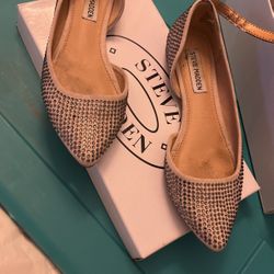Womans Steve Maddden Flat Size 5