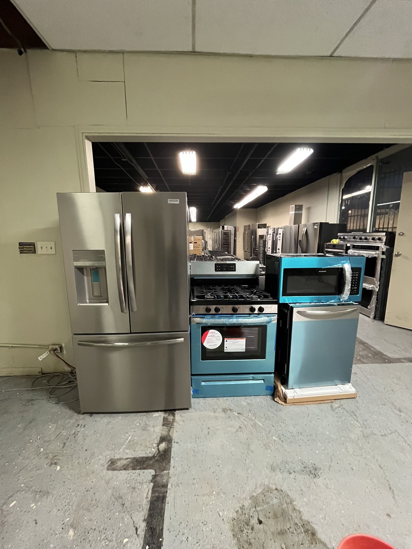 FRIGIDAIRE REFRIGERATOR / STOVE / MICROWAVE / DISHWASHER