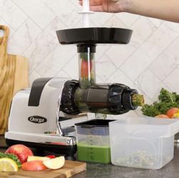 Cold Press Juicer Machine, Vegetable and Fruit Juice Extractor and Nutrition System, Triple-Stage Slow Masticating Juicer, 200 W, Chrome 100+ bought i