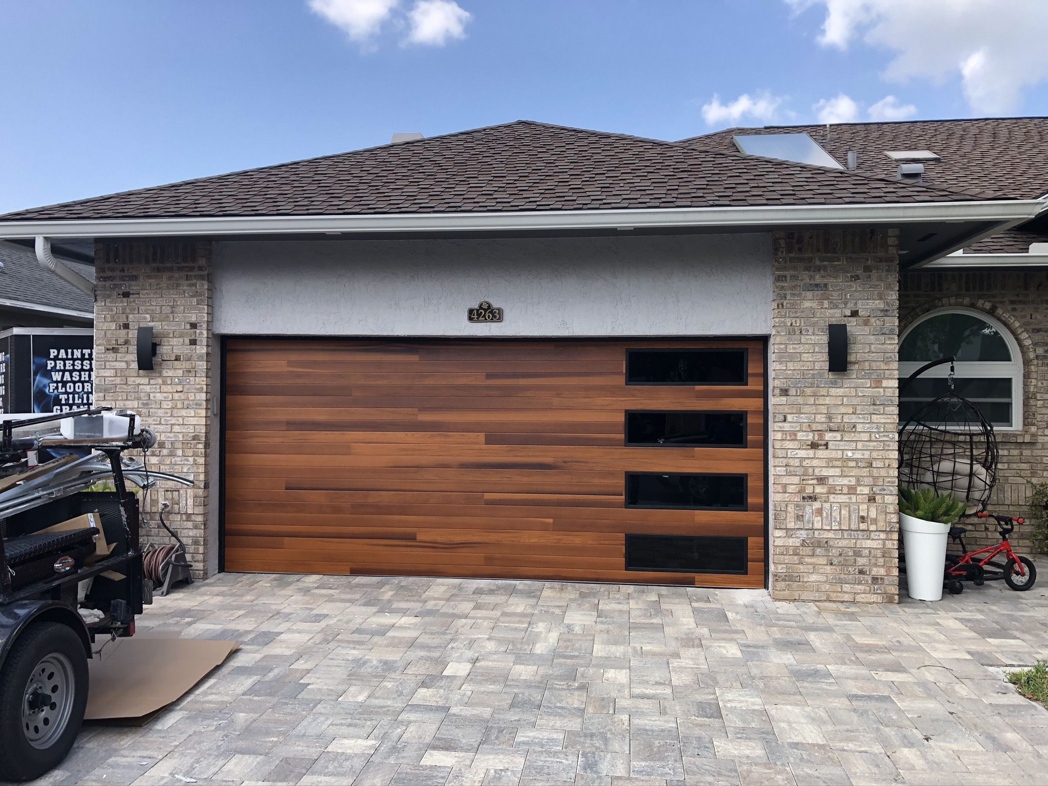 GARAGE DOOR NEW ! *Give Your Home That Modern Look! *WE TAKE CREDIT CARDS !💳