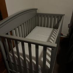 Baby crib and changing station