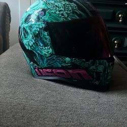 XS Icon Motorcycle Helmet 