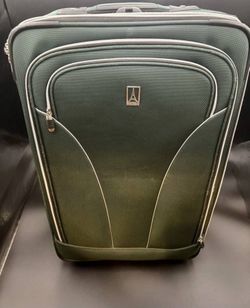 Travelpro Walkabout Lite 3 Expandable Rollaboard Suiter Green 24in Suitcase