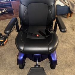 Electric scooter/wheelchair