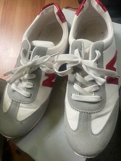 Market mit sneakers