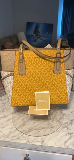 Michael Kors Voyager color-block tote