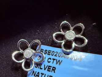 Sterling silver Daisy Flower studs with natural diamonds