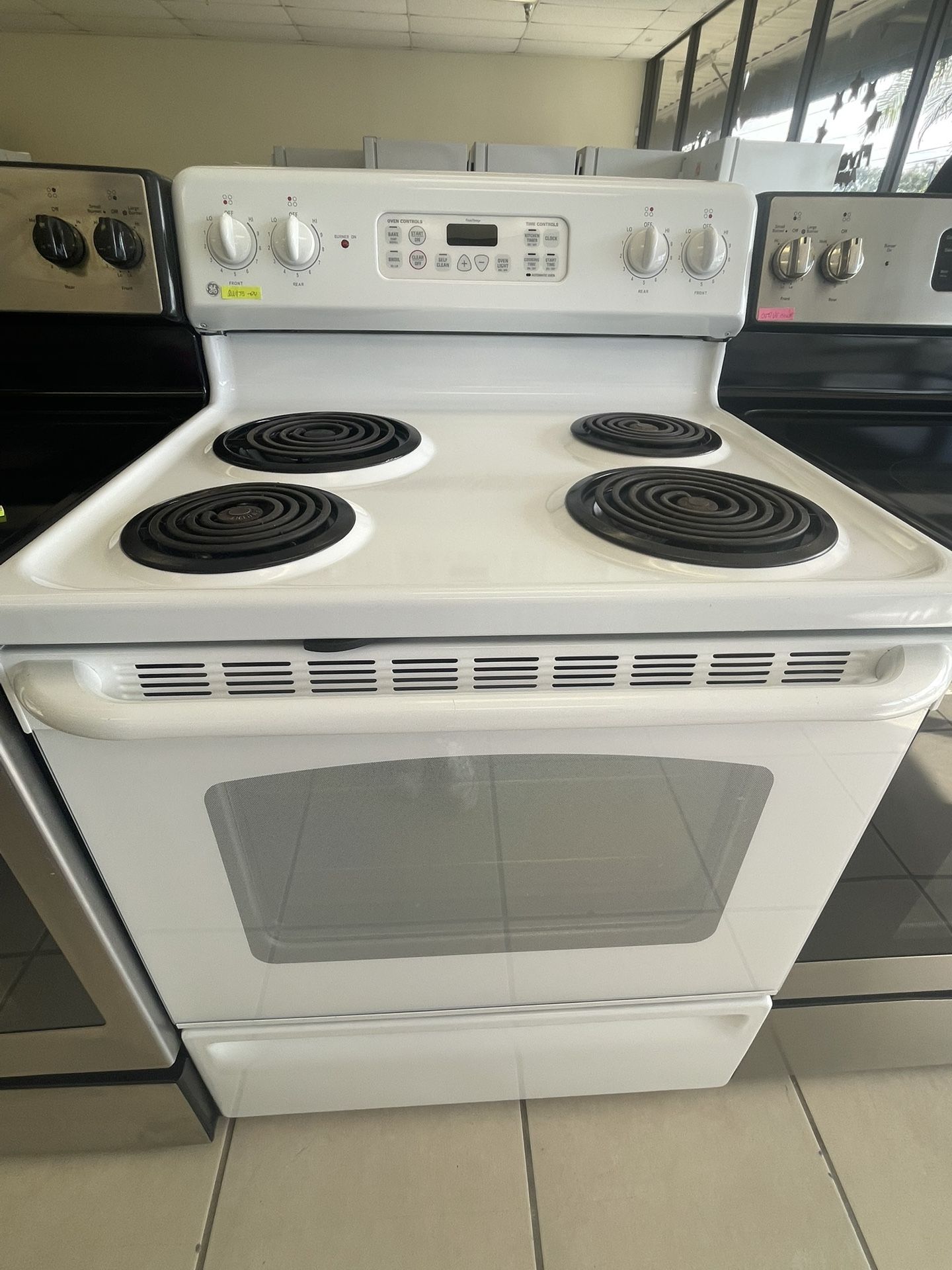 GE COIL WHITE STOVE