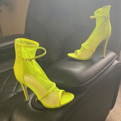 Lime Green Stocking Net  4 1/2 In Heels