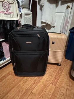 Black médium Luggage W/extra Spaces