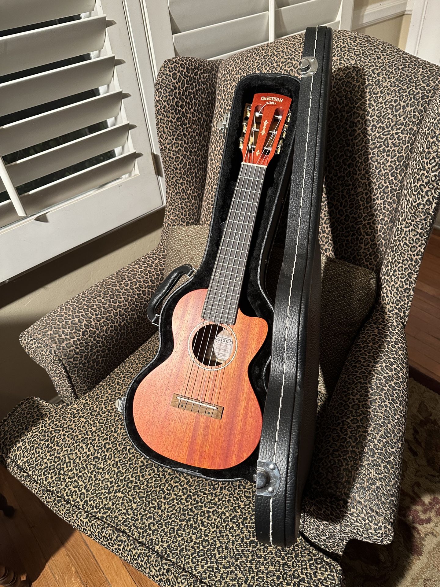 Gretsch G9126 ACE Acoustic-Electric Guitar-Ukulele Mahogany W/ Hard Case