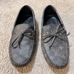 Men’s LV shoes/ Loafers