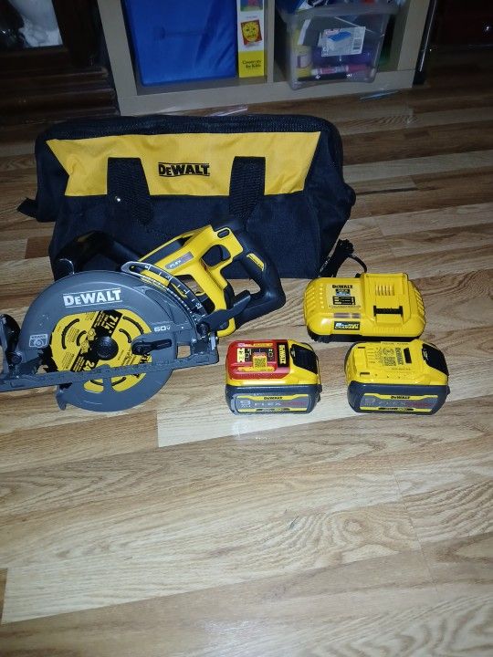 Brand New Circular Saw 60v Flexvolt 2 Batteries 20v 60v Flexvolt +bag +8AMP Fast Charger
