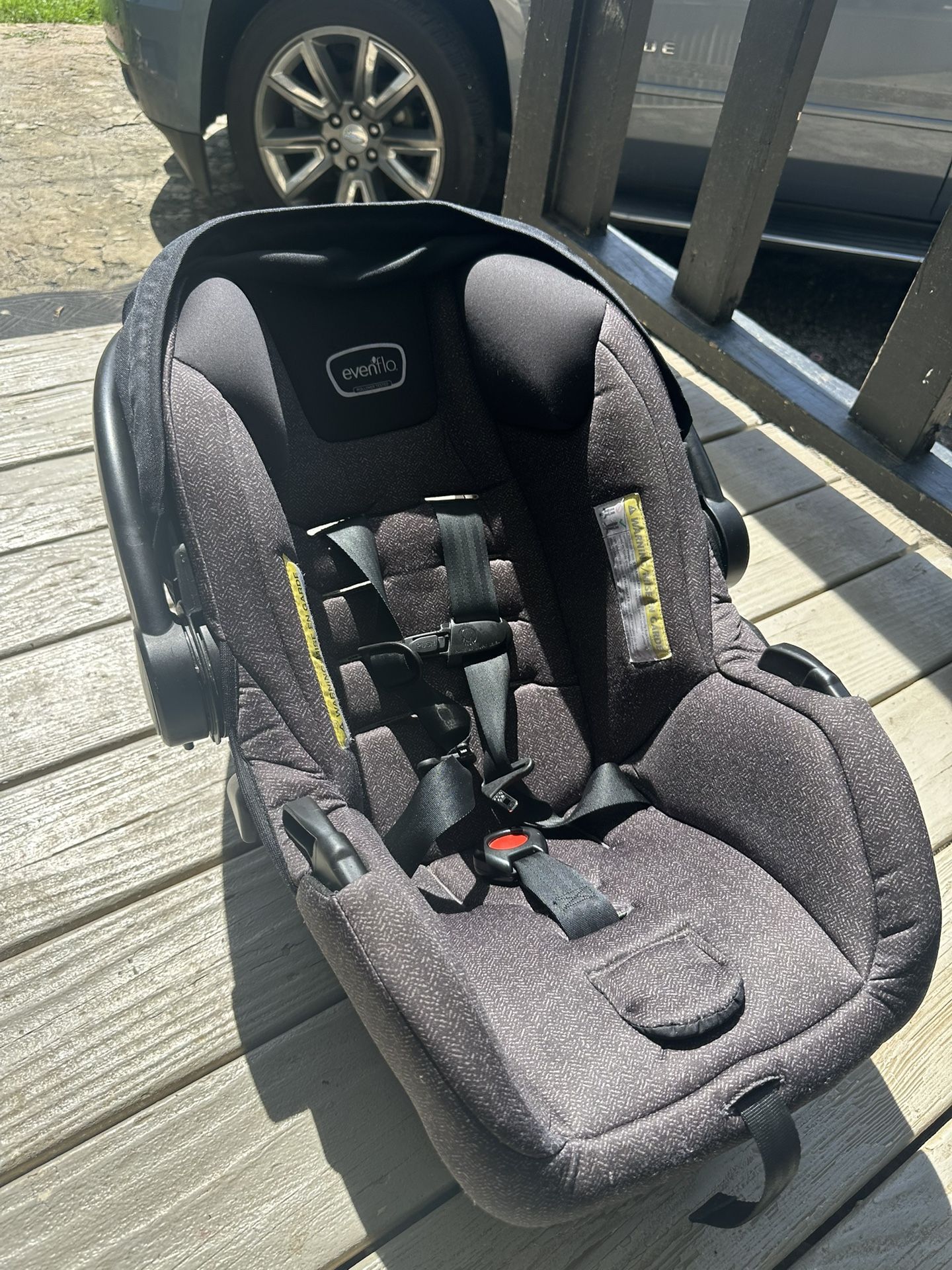 Even Flo Pivot Car seat And Stroller