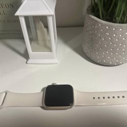 Apple Wetch SE 2nd Generation (GPS+Cellular) 40mm Aluminum Case with Starlight Sport Band