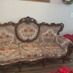 Queen Victorian Sofa And Chairs