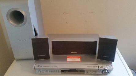 Real nice and clean , panasonic dvd home theater system with surround sound speakerand sub woofers