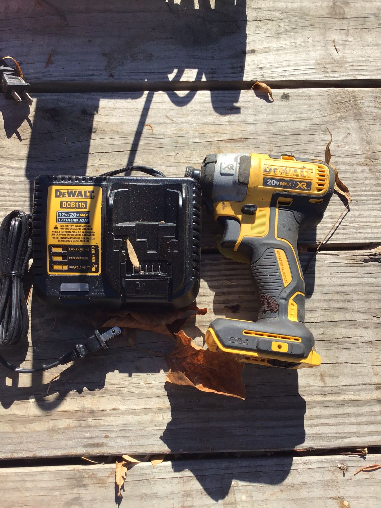DEWALT 20v Impact Gun And Charger