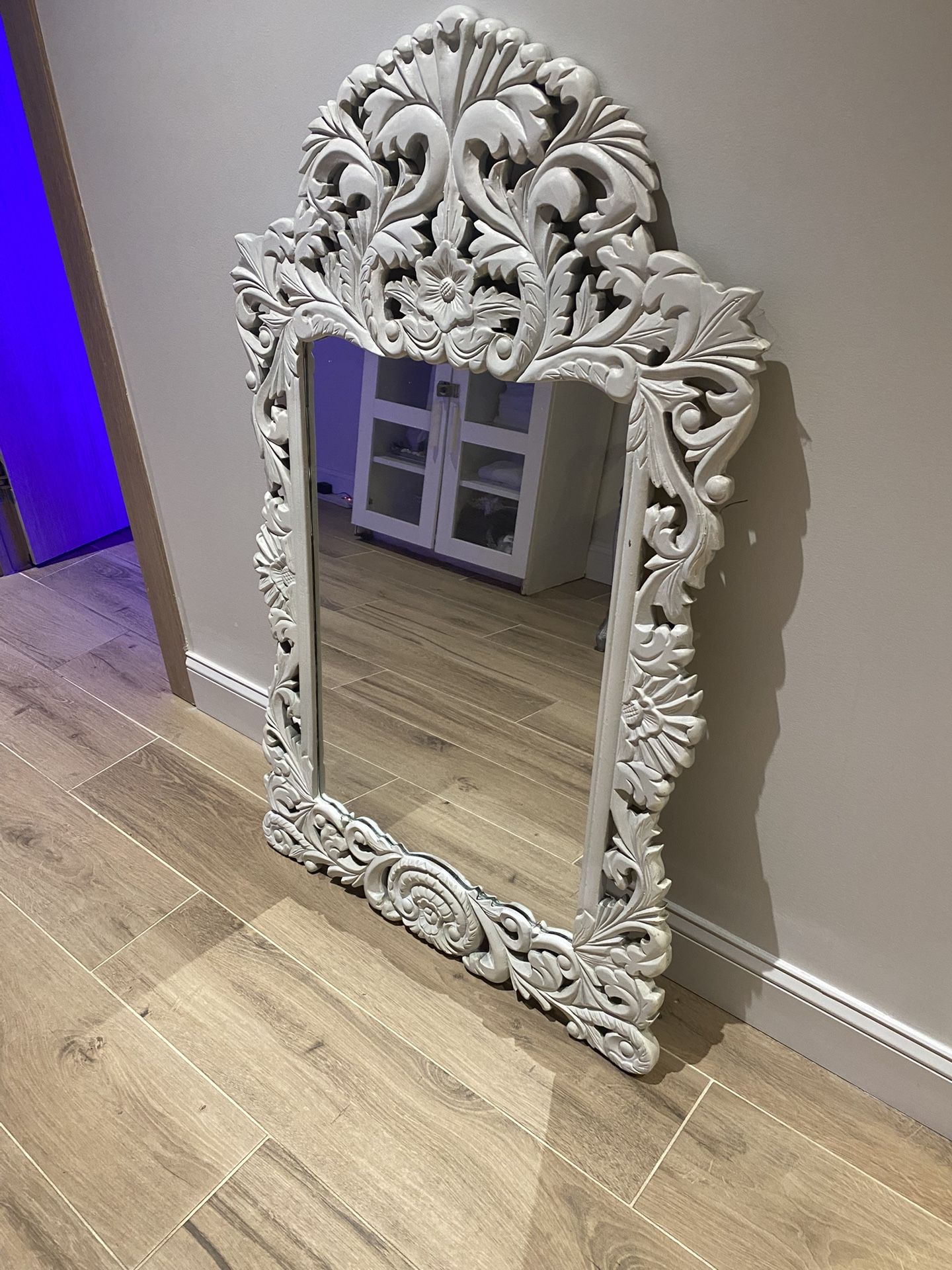 White Mirror (45x28)