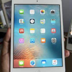 32GB iPad Mini 1 Silver Great Condition 