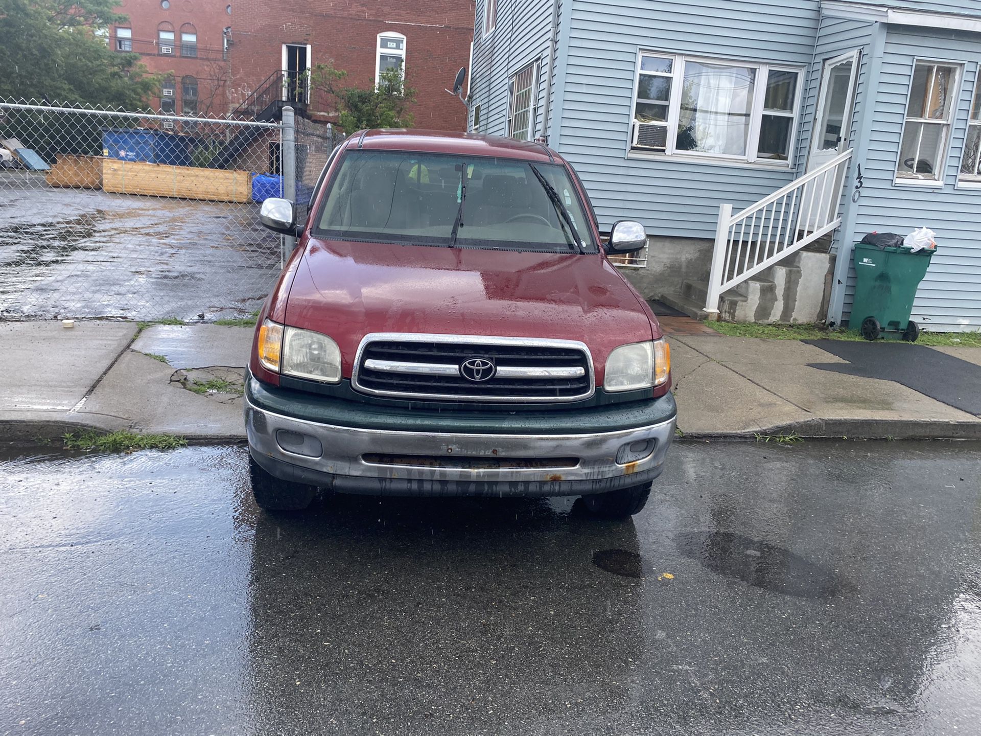 Toyota Tundra everything is working well is in good condition 2001